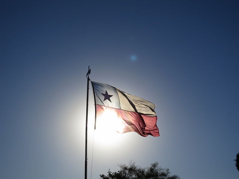 800px Chiles Flag Illuminated By Light