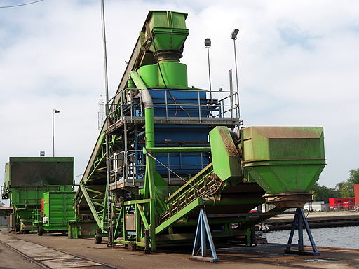 Breseton_bulkhandling_ship_(un)loader_pic04