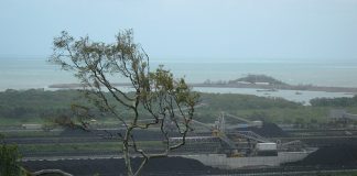 Cyclone hazard closes three Queensland coal terminals