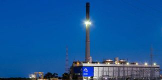 Repurposing power plants for renewable thermal energy storage
